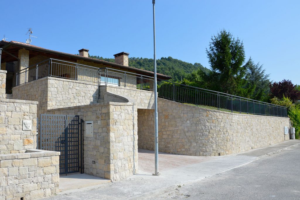 villa rivestimento ingresso muri contenimento incollato semisecco pietra credaro