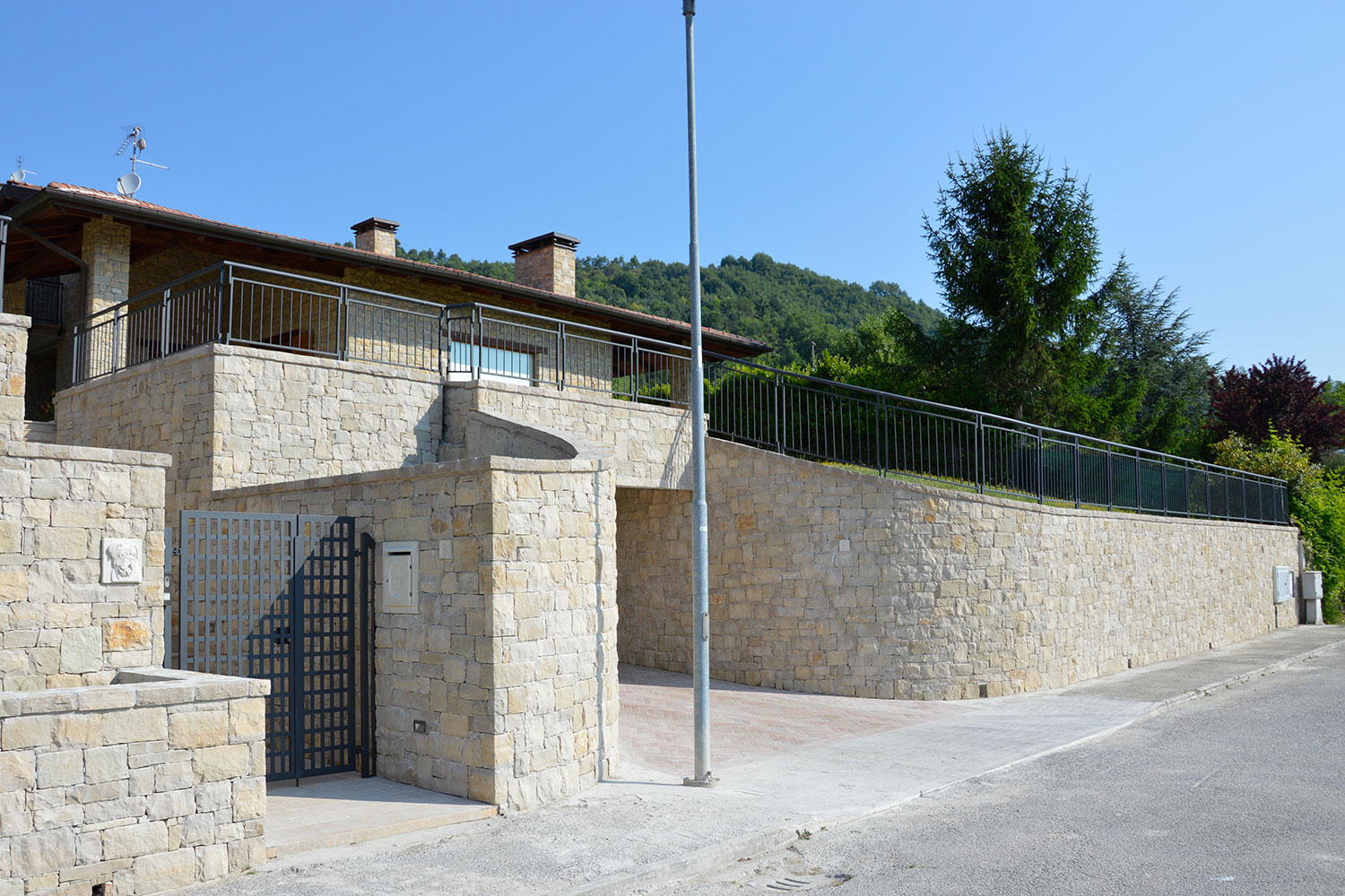 villa rivestimento ingresso muri contenimento incollato semisecco pietra credaro