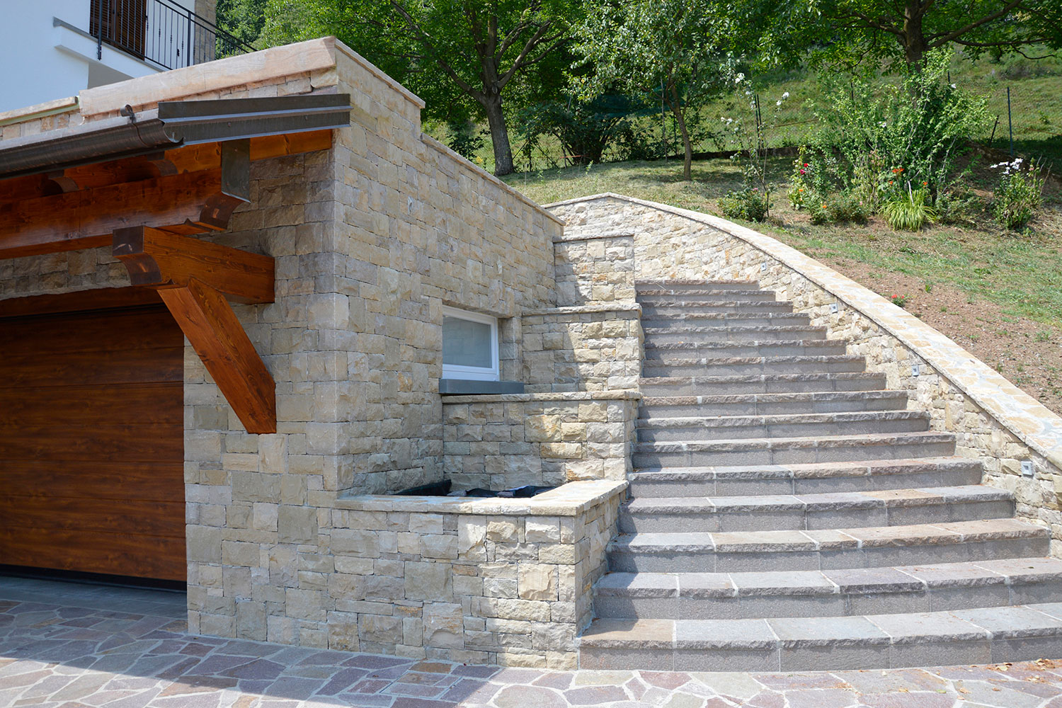 rivestimento muro villa pietra cretaro