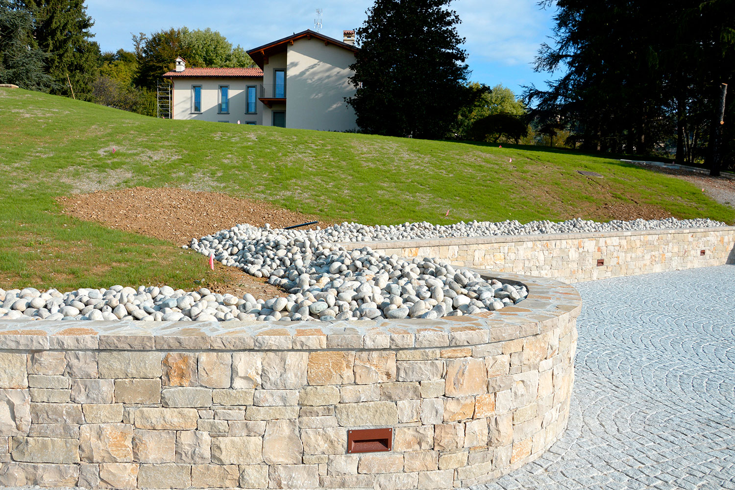 villa Muro contenimento pietra credaro