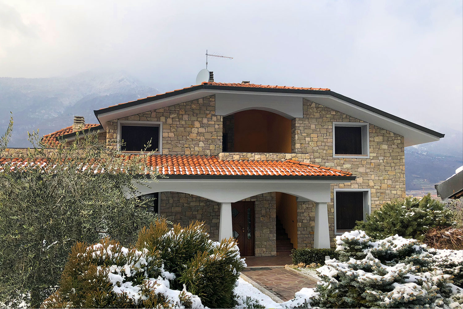 villa incollato fvilla incollato fugato pietra credarougato pietra credaro